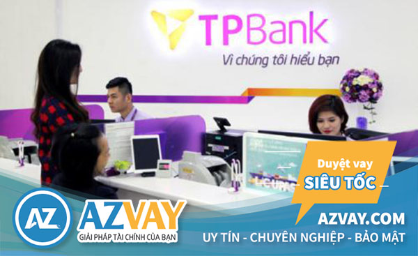 Khách hàng có thể đăng ký vay tiền qua thẻ tín dụng TPBank tại quầy giao dịch