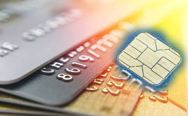 Thẻ tín dụng gắn chip là loại thẻ có một con chip điện tử được gắn trước thẻ