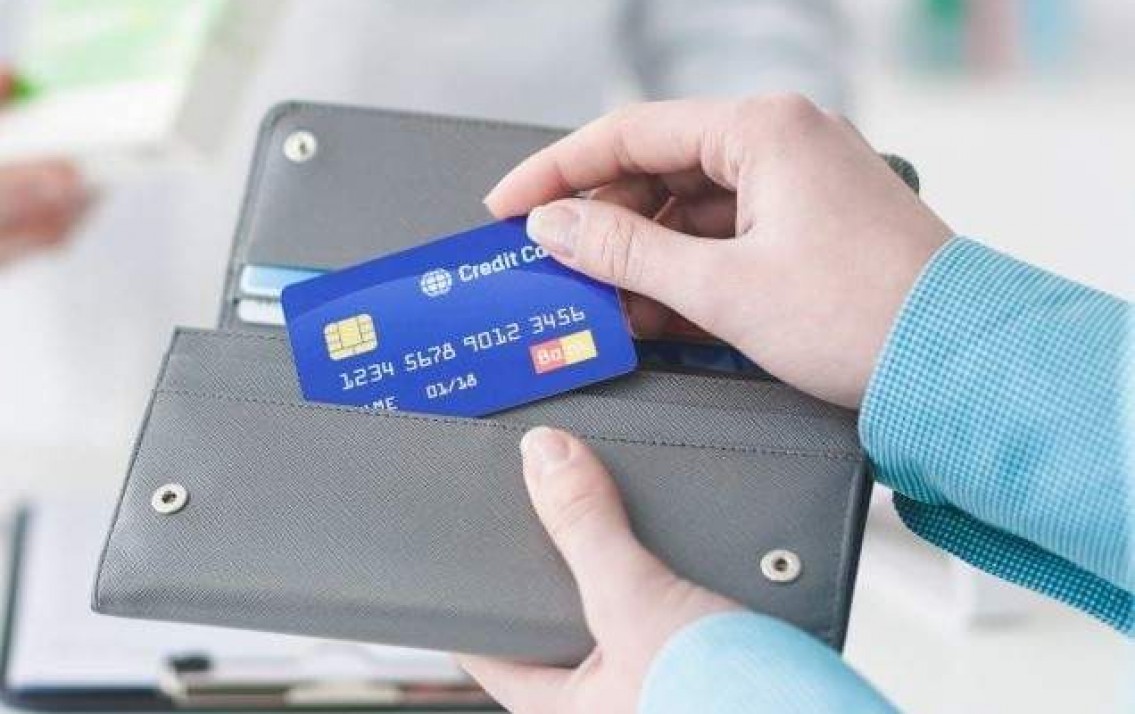 Có hai cách phân loại thẻ tín dụng