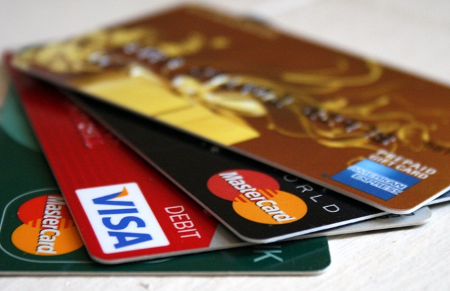 Mở thẻ tín dụng bằng cà vẹt xe hiện khá phổ biến
